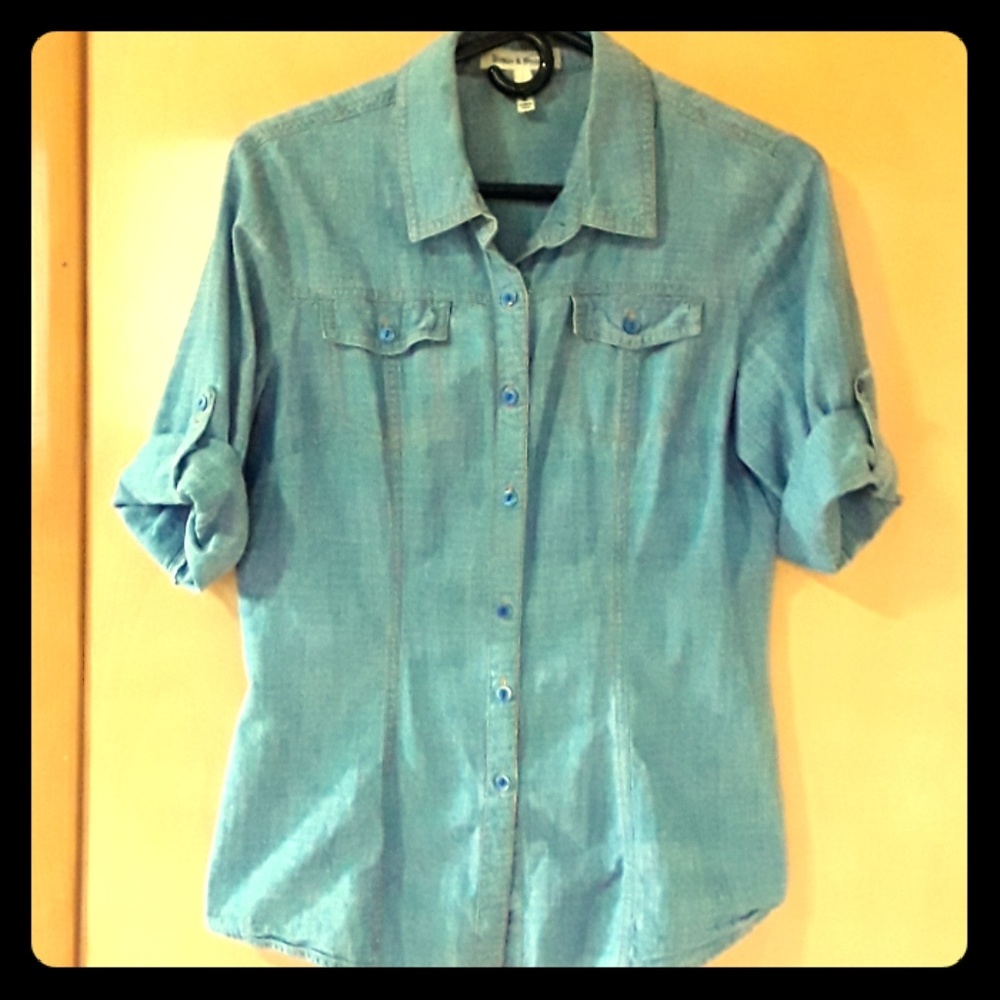 Light denim buttons up shirt sz small